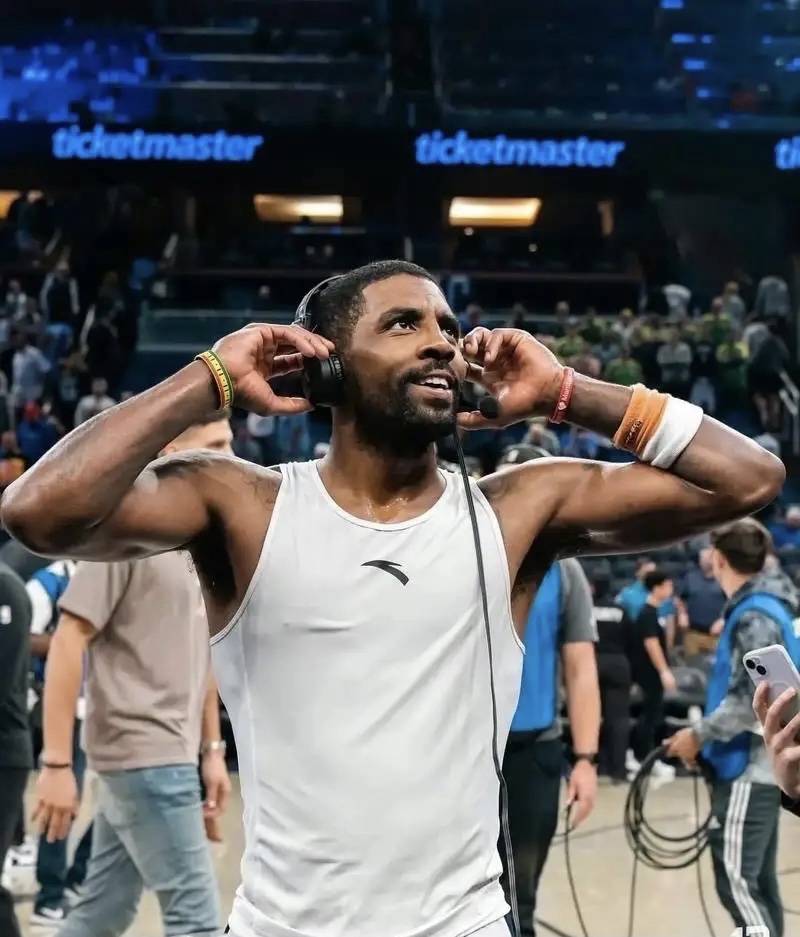 ayxsports-NBA ：欧文接受采访时表示，球员签约的合同不应公开，这样对球员不好