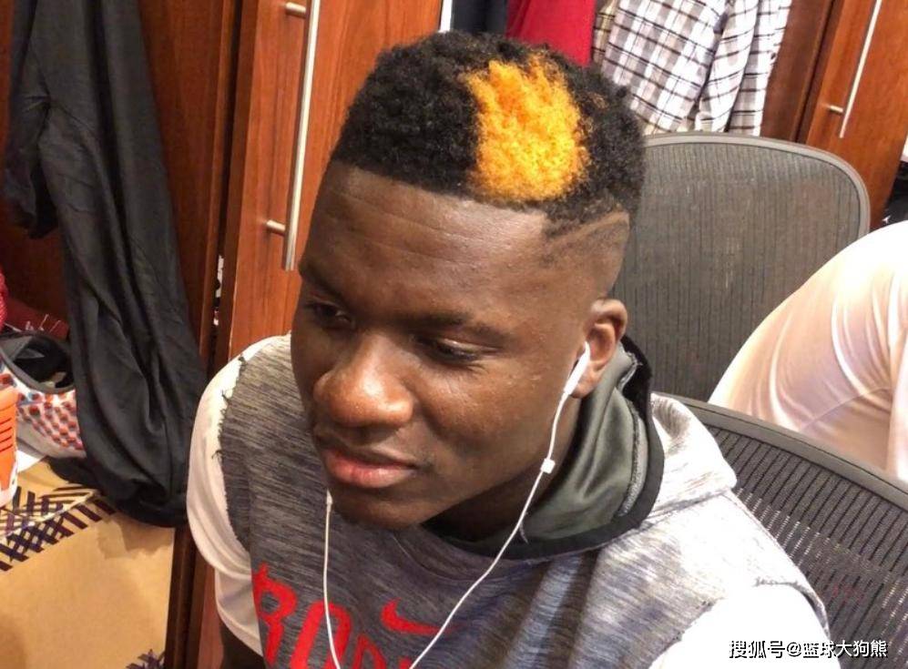 再见休斯顿！23岁中锋告别火箭队，首秀10+9+2盖帽，双向合同泡汤