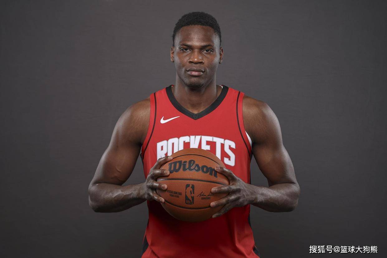 再见休斯顿！23岁中锋告别火箭队，首秀10+9+2盖帽，双向合同泡汤