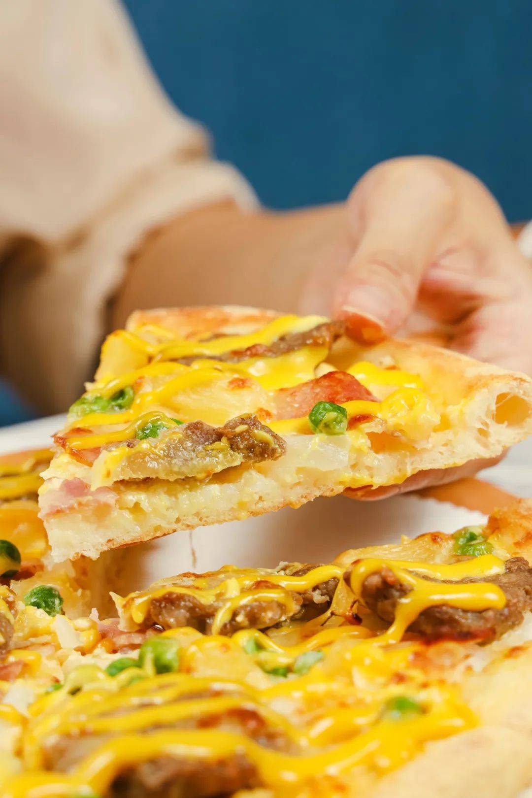 比萨星人速冲!达美乐比萨限时买一送一*,美味加倍享!