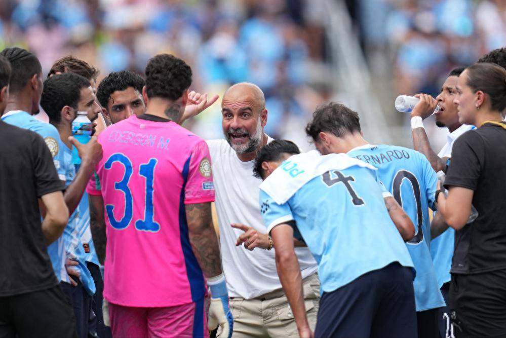 爱游戏体育平台-猜猜谁是英超冠军？拿下双榜一的红军无缘，曼城与蓝军才是真龙