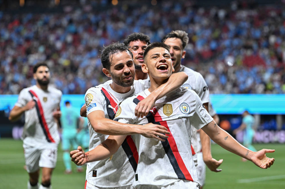 猜猜谁是英超冠军？拿下双榜一的红军无缘，曼城与蓝军才是真龙