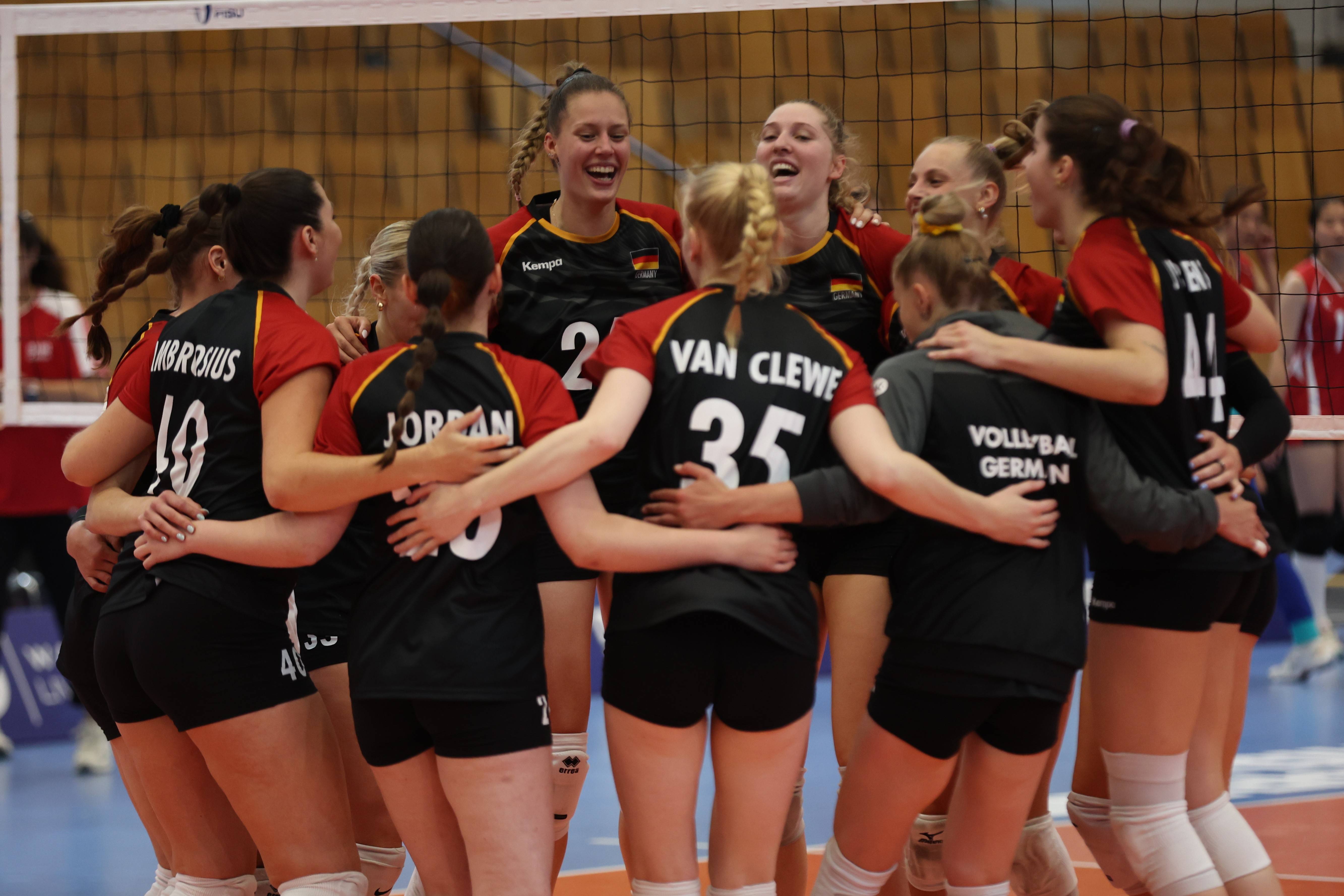 (体育)大运会——女排小组赛:中国队不敌德国队