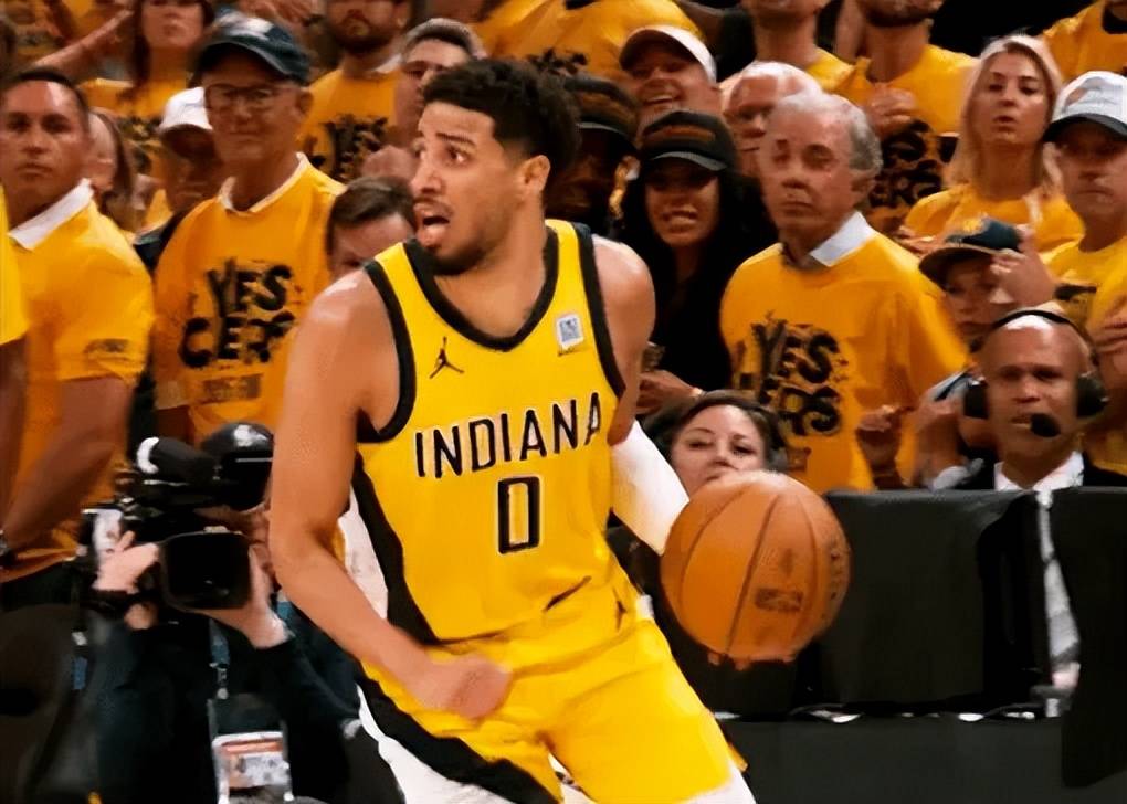 爱游戏体育官网-步行者捍卫荣耀：团队篮球奏响逆袭序曲，雷霆败走印第安纳