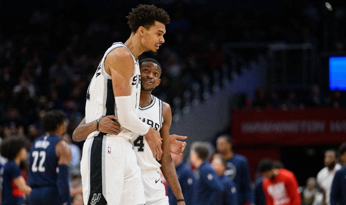 爱游戏体育平台-圣安东尼奥马刺续约达龙福克斯，薪水或有变动