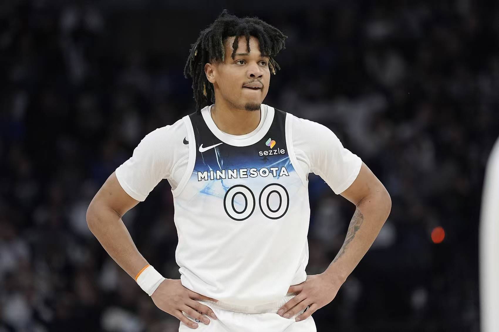 爱游戏-狼队三少轰46+18！难怪要交易戈贝尔，22分钟6帽，狼队迎超级大闸