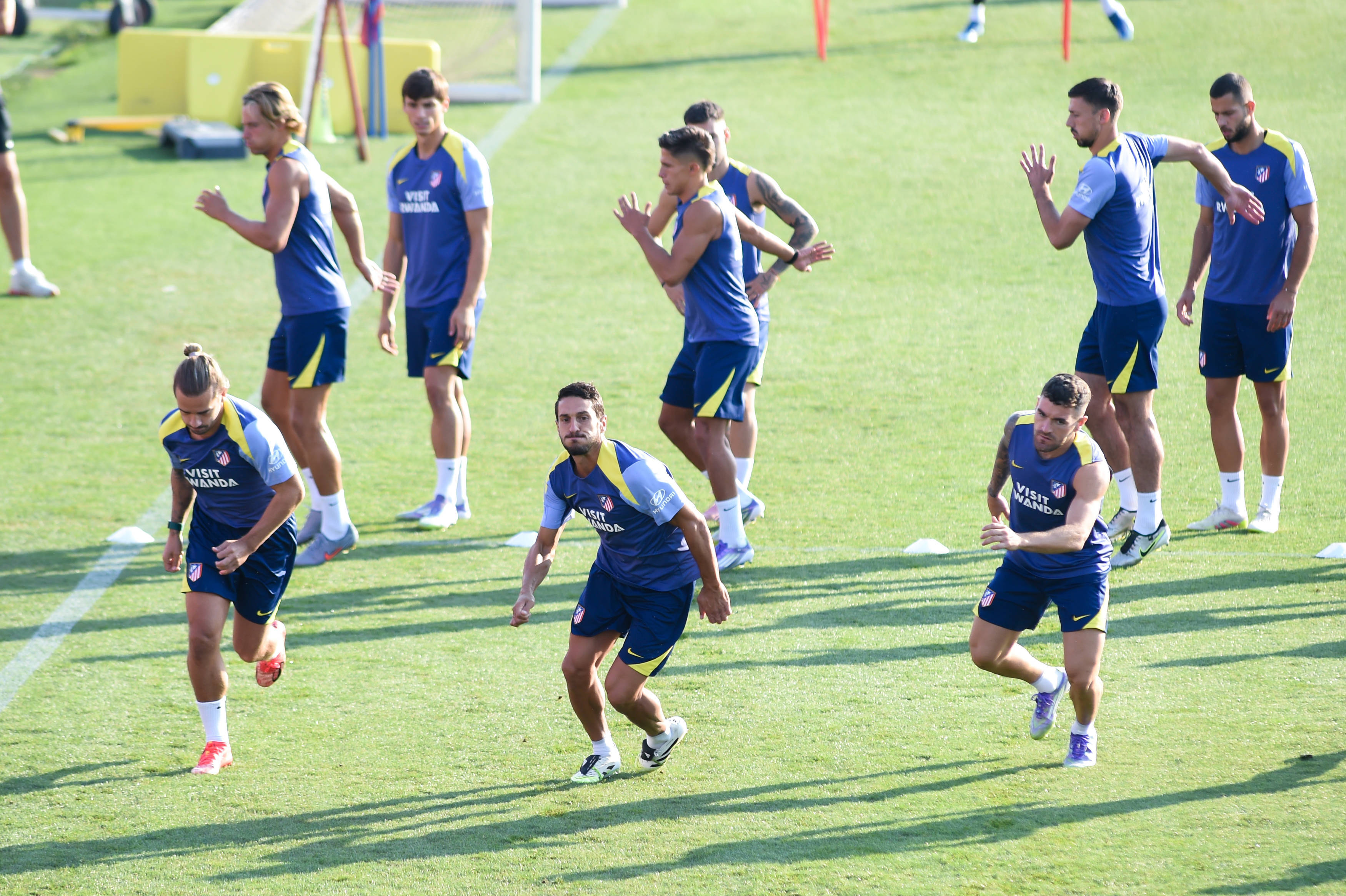 （体育）足球：马德里竞技一队备战新赛季