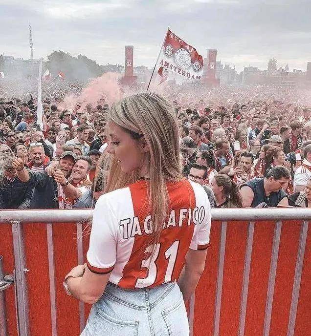 世界杯期间，谁是身材最火辣的球星太太？揭秘！