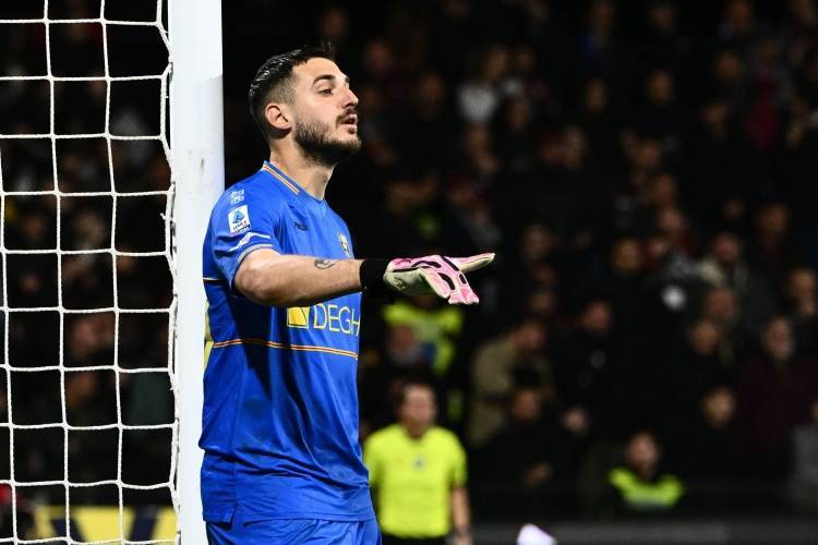 爱游戏体育平台-斯基拉：那不勒斯、罗马、都灵有意莱切门将法尔科内