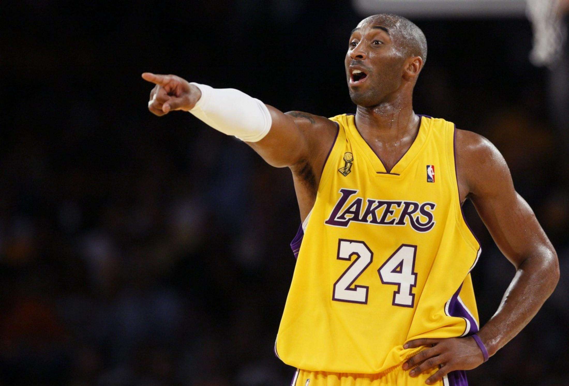 aiyouxi-曼巴精神越来越抽象！旧将称科比不扶起对手，才算曼巴精神！