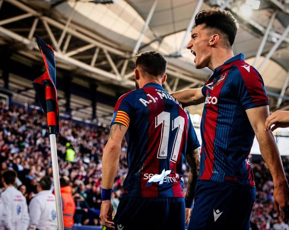 爱游戏体育中国-西甲-莱万特2-4巴萨：莱万特有想法，莱万可以上场了|前瞻