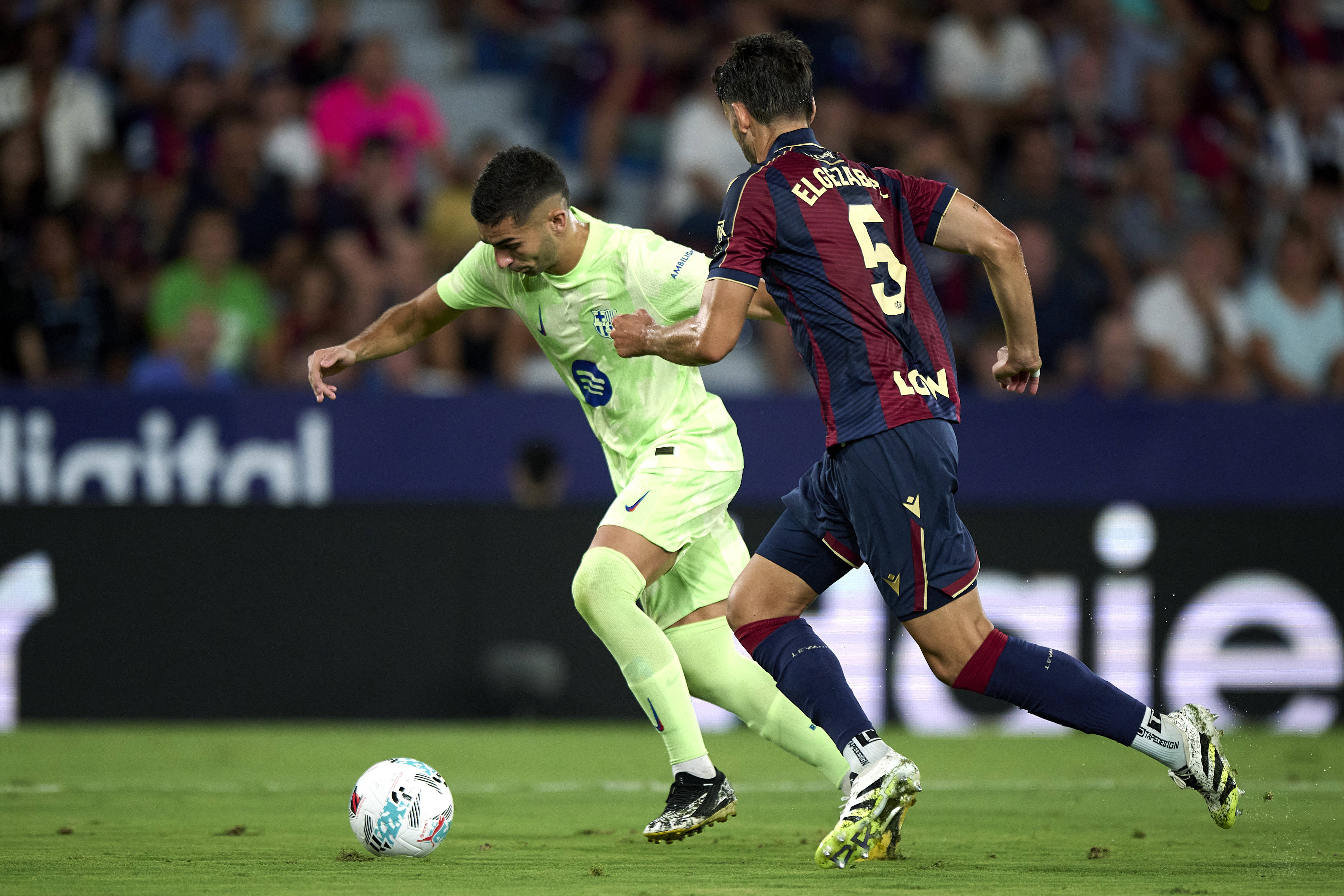 爱游戏体育下载-西甲｜巴萨让二追三 客场逆转莱万特