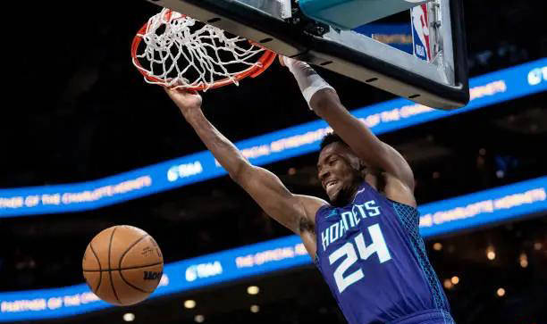 爱游戏体育-米勒被认为是夏洛特黄蜂未来的关键