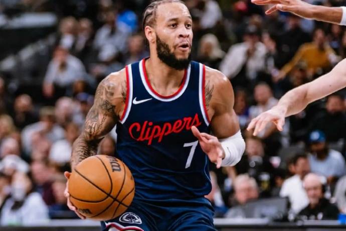 爱游戏体育平台-阿米尔-科菲加盟密尔沃基雄鹿，贾米尔-杨签约迈阿密热火