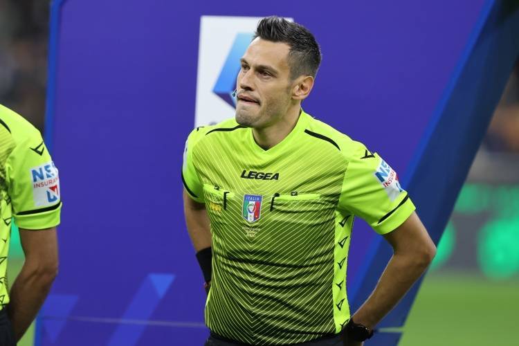 爱游戏体育官网-利物浦vs马竞裁判组：主裁意大利人马里亚尼，四官马尔切纳罗